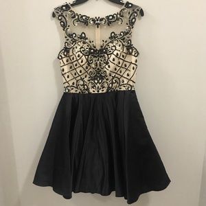 Narianna Black Short Formal Dress. Size L. Beaded